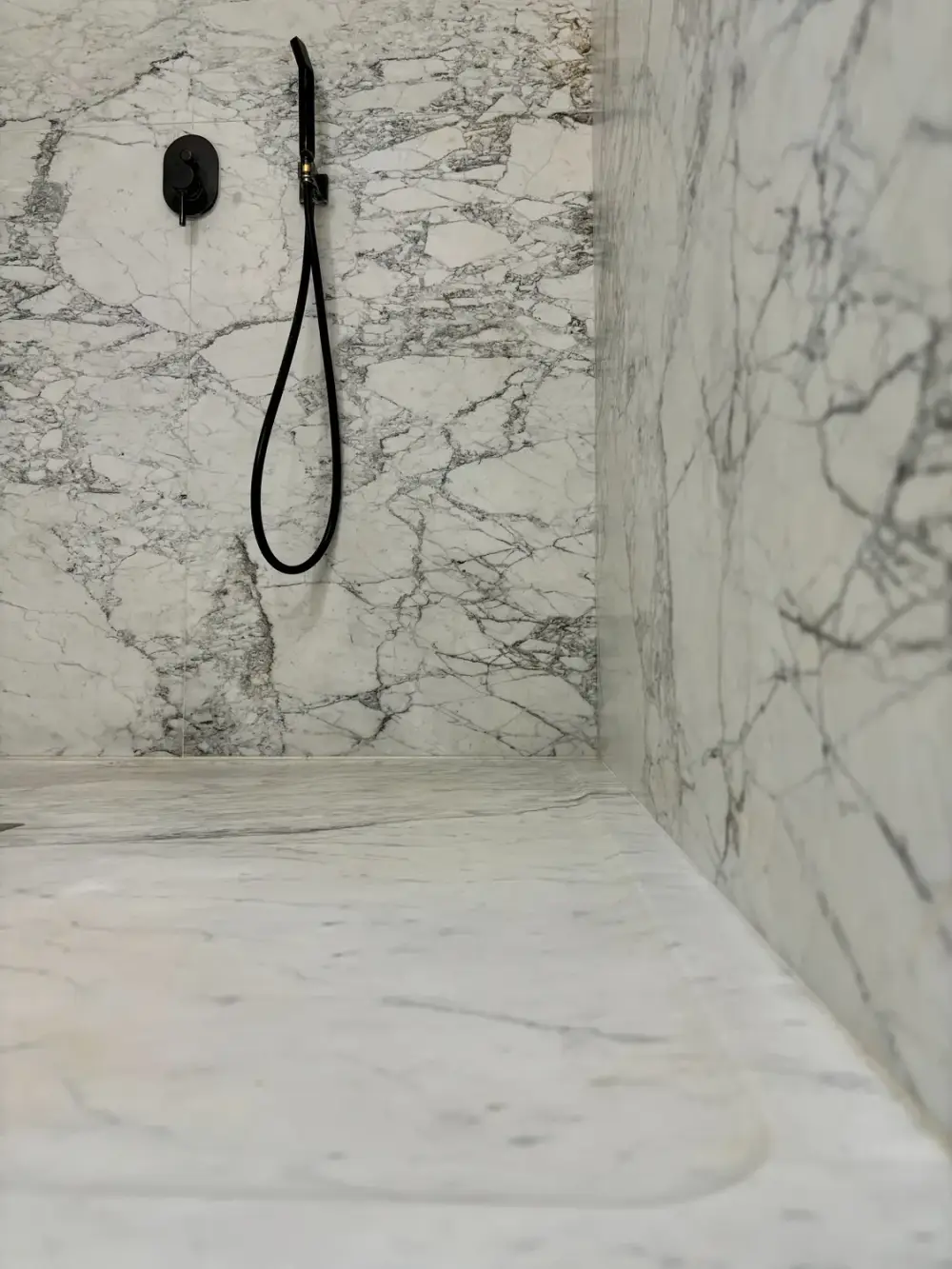 salle-de-bain-en-arabescato-apuano-toulouse (7)