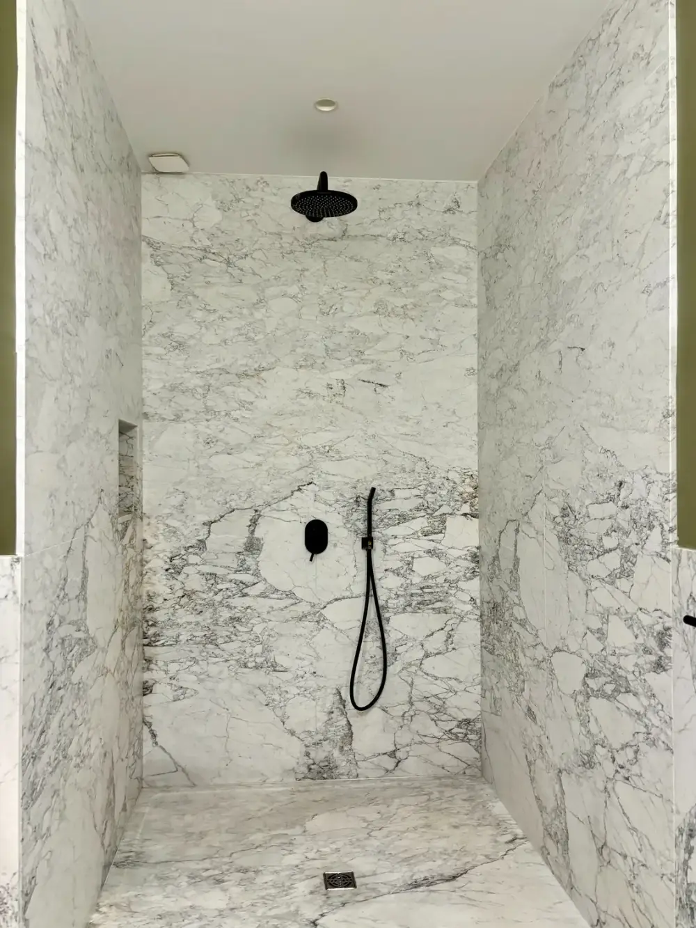 salle-de-bain-en-arabescato-apuano-toulouse (10)