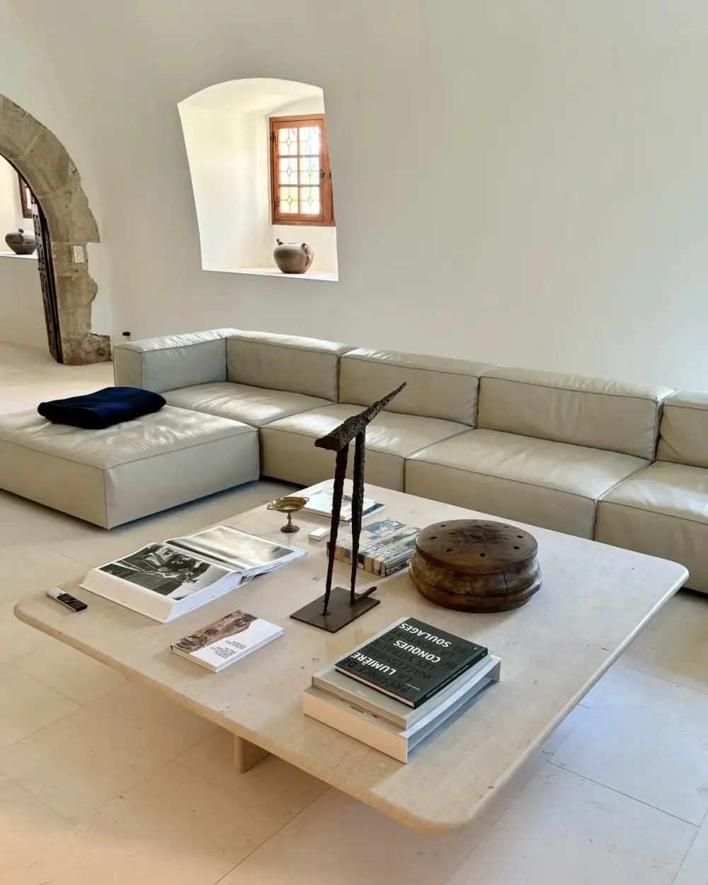 Table basse en pierre dans le Lot (2)